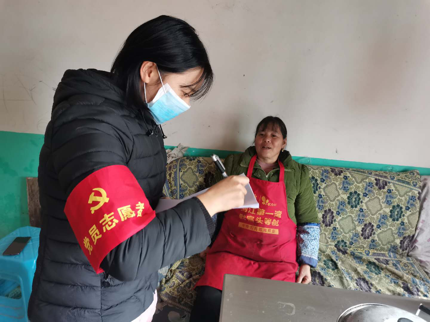 安顺学院师生党员积极投身疫情防控第一线