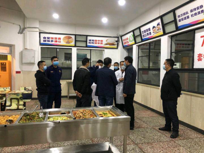 安顺市教育局联合多部门到安顺学院附中开展高三复学期间疫情防控工作